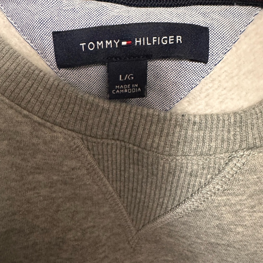 Tommy Hilfiger Gray Crewneck Sweater with Ribbed Collar